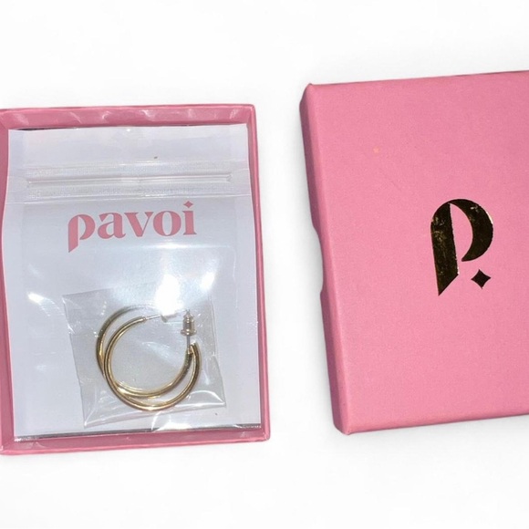 Pavoi gold hoop earrings - Picture 3 of 3